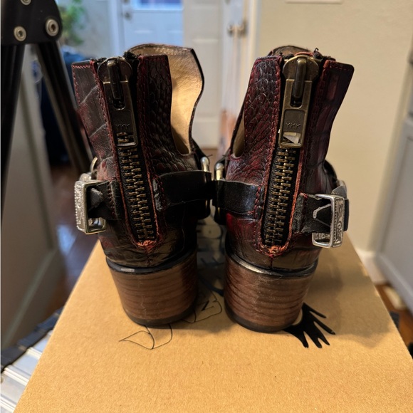 Freebird Truce Red Crocodile Pattern Leather Boots - Picture 11 of 13